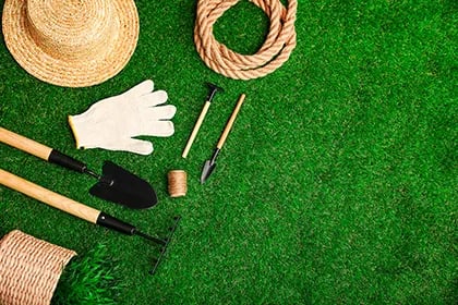 Tips para el mantenimiento de un jardín con césped natural o artificial: consejos detallados